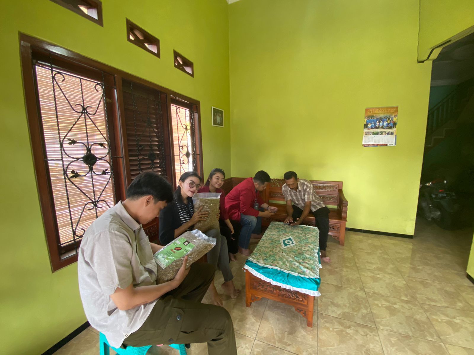Pemasaran Kopi Dampit Melalui Platform Shopee: Merajut Aroma Lokal ke Seluruh Nusantara