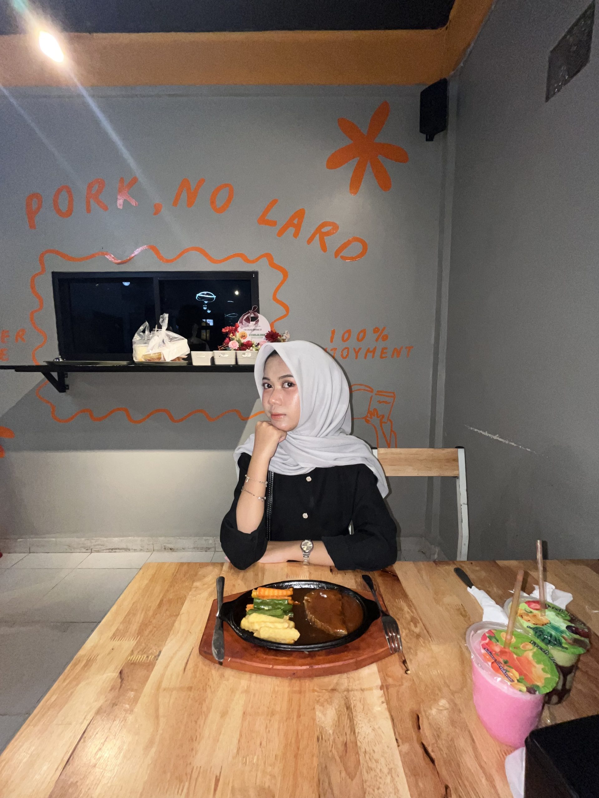 Menunduk pada Layar, Menjauh dari Fokus